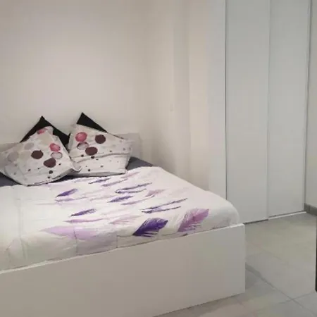Le Point Virgule Sur Le Port A 5 Min De La Plage Apartment